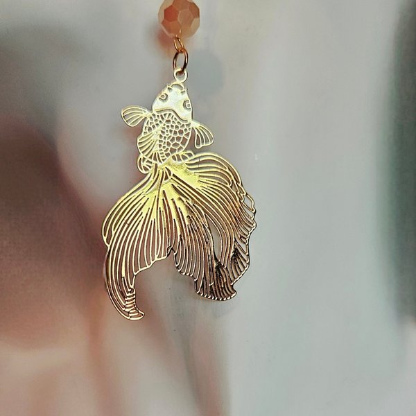 Golden Fantail Filigree Earrings